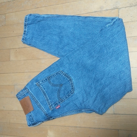 Levi's Denim - Levi's Premium High Loose Taper Jeans. Size 24.‎